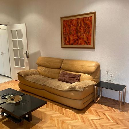 Right In The Heart Of Podgorica! Appartement Buitenkant foto